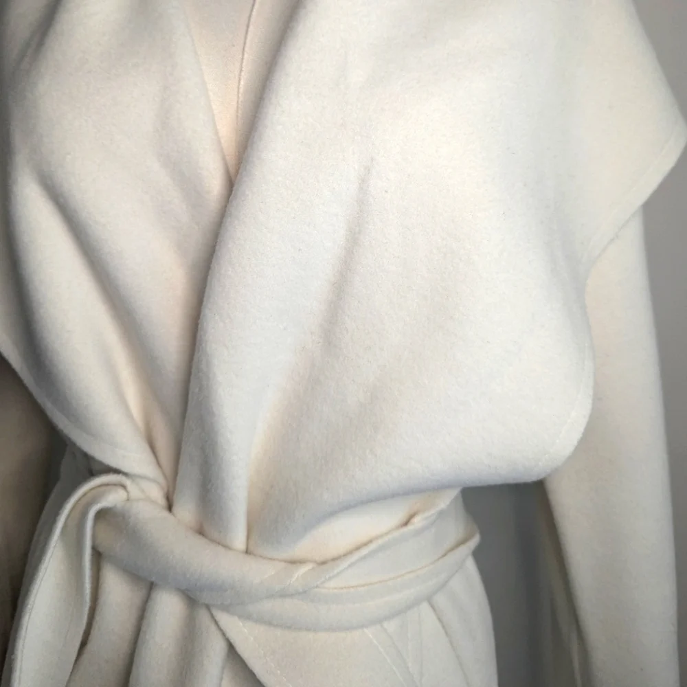 🎀 Winter Coat 🎀 white wrapped coat with belt - Picture 6 of 13